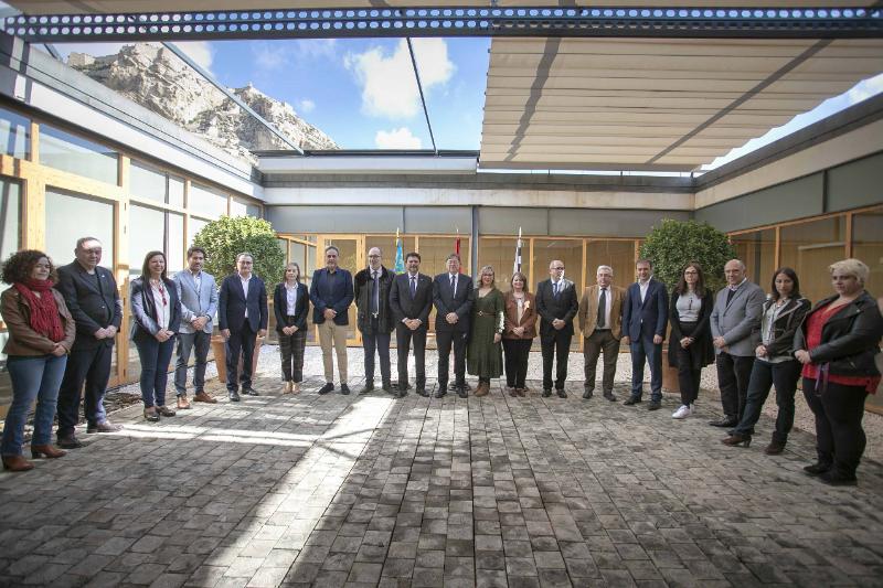 Barcala y Puig acuerdan impulsar una nueva línea del TRAM hasta San