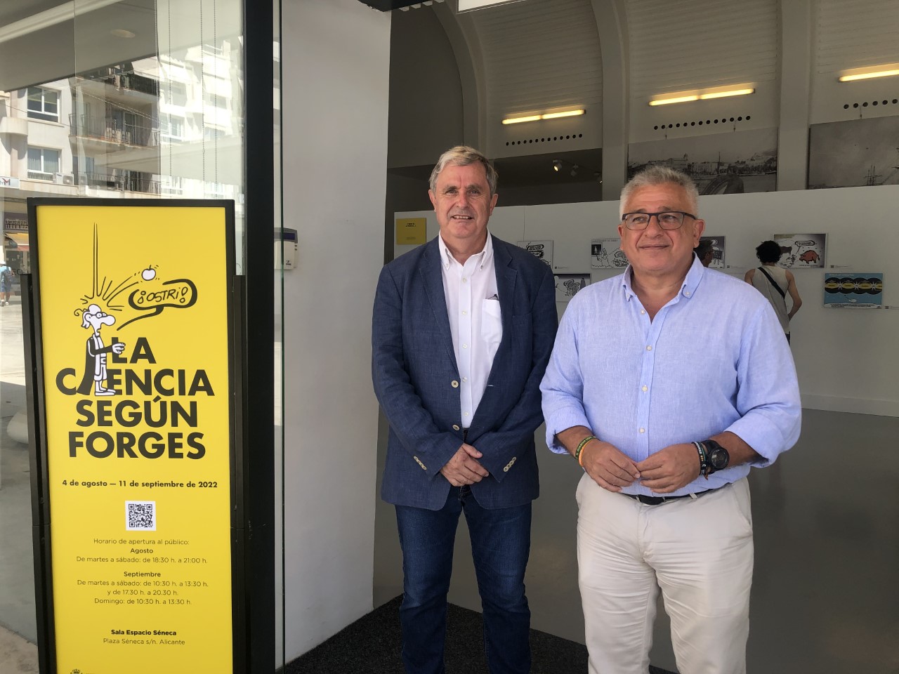 Fake cartoon lands in Espacio Seneca at a science fair