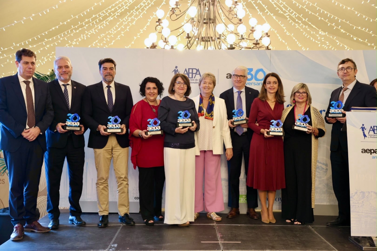 Alicante recibe un reconocimiento por 30 años de colaboración con AEPA