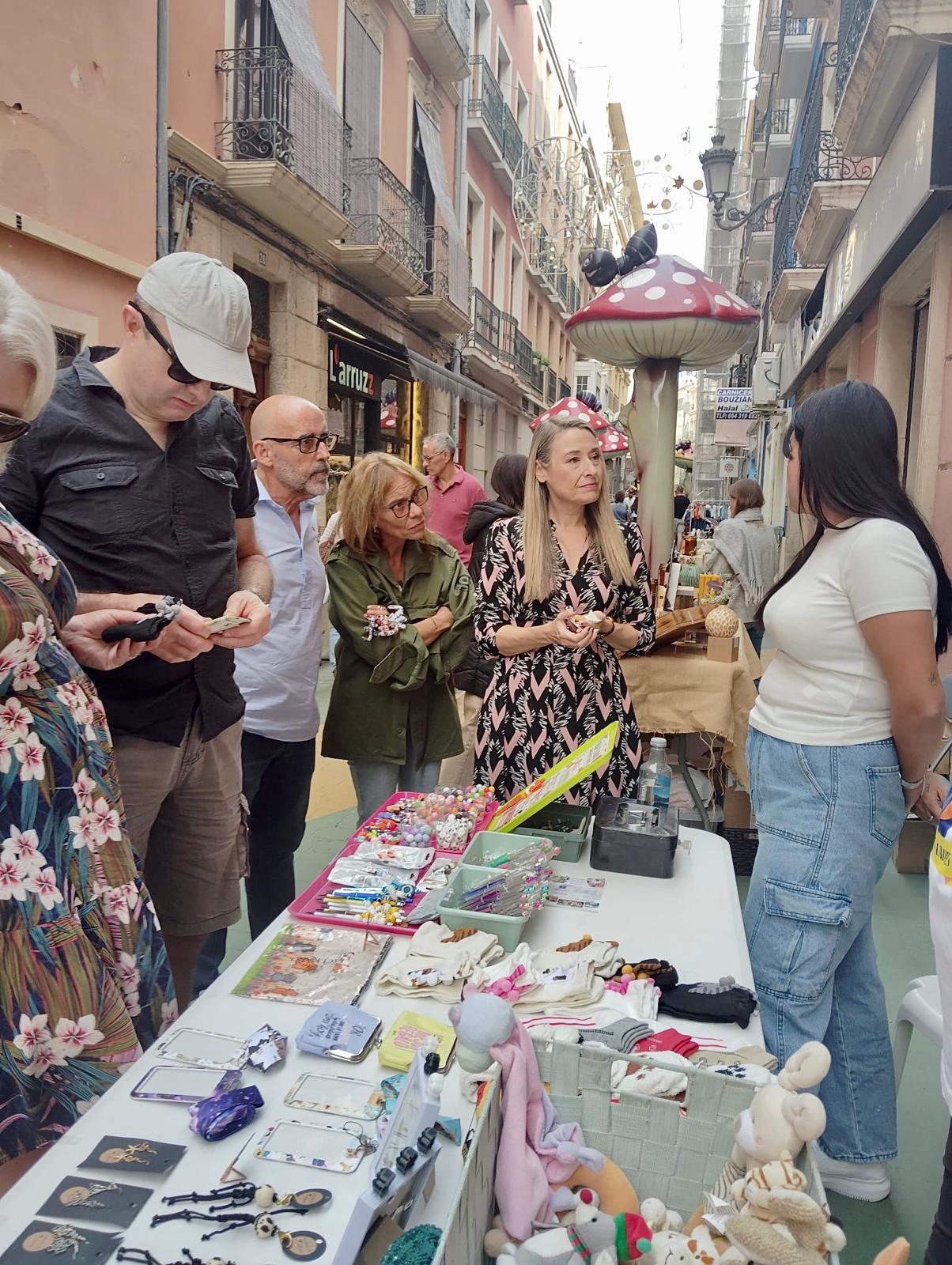 Alicante celebra la 18ª edición de ‘Botigues al Carrer’ para impulsar el comercio local