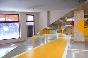 locales comerciales y aparcamientos