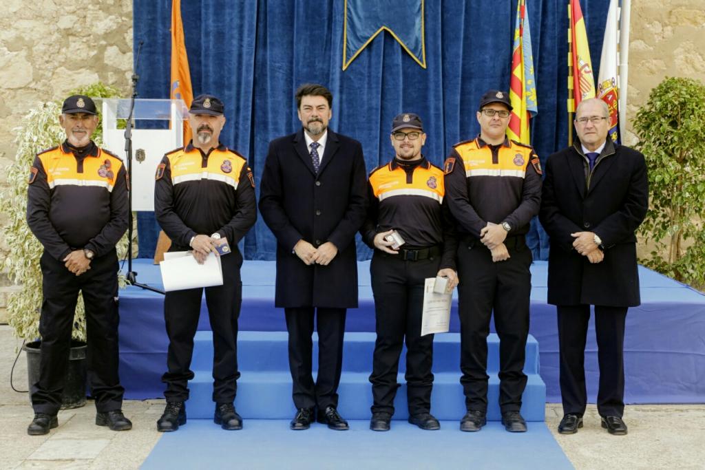 El Ayuntamiento realiza un homenaje a la Agrupación de Voluntarios/as de Protección Civil El Ayuntamiento realiza un homenaje a la Agrupación de Voluntarios/as de Protección Civil