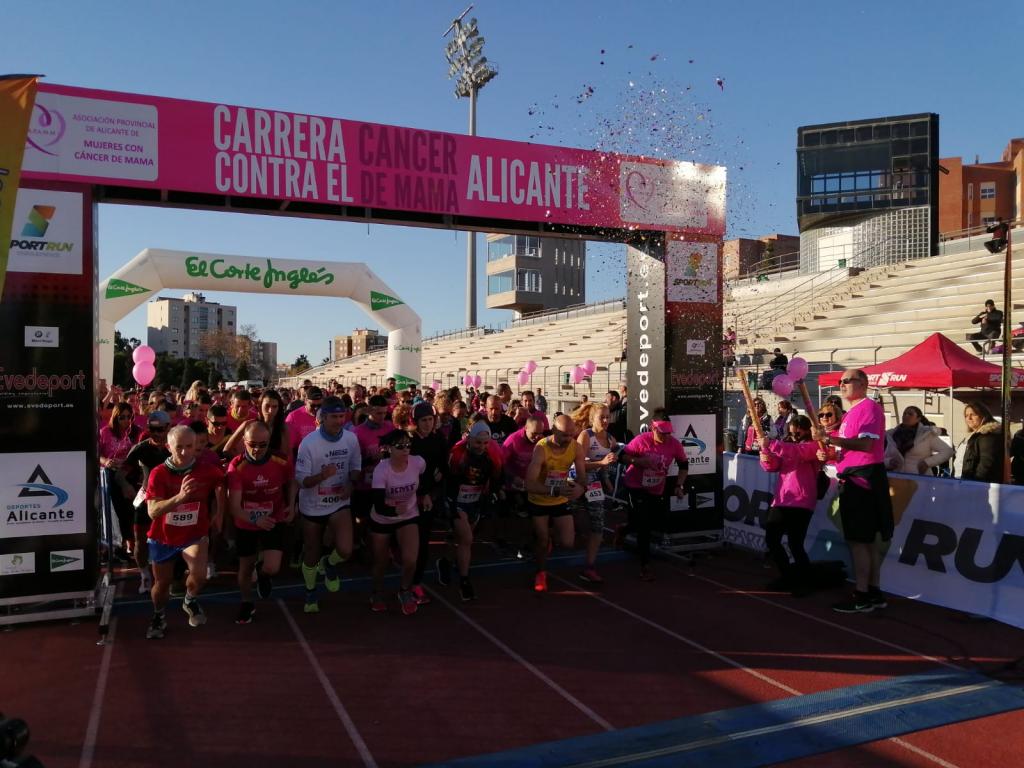 Mas De 1 500 Alicantinos Toman La Salida En La Carrera Solidaria Contra El Cancer De Mama Ayuntamiento De Alicante