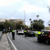 La Policía Local de Alicante en uno de los controles por el estado de alarma provocado por el COVID-19