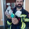 Los bomberos de Alicante fabrican pantallas, batas y codos para respiradores