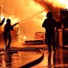 Extinción de incendio por bomberos del SPEIS
