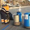 Vaciado de papeleras por la tarde en playas y calas