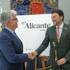 El alcalde, Luis Barcala junto al presidente de la DOP Alicante, José Juan Reus