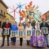 La vicealcaldesa de Alicante junto a la de Zaragoza acompañadas de la Bellea del Foc y el concejal de Fiestas en la Convivencia de las Belleas en ...