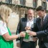 El alcalde colabora en la cuestación de la Asociación Española contra el Cáncer