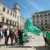 El alcalde colabora en la cuestación de la Asociación Española contra el Cáncer