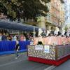 La Bellea del Foc y sus Damas en el Desfile Folclórico Internacional 