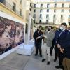 El alcalde en la exposición fotográfica de Semana Santa