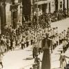 Desfile pasando por el Ayuntamiento 1948