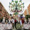 El alcalde junto a la Bellea y Damas del Foc con la Hoguera Florida-Portazgo, ganadora de la categoría Especial