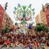 El alcalde junto a la Bellea y Damas del Foc con la Hoguera Florida-Portazgo, ganadora de la categoría Especial