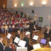 Alumnos del colegio Voramar entonando una canción en el primer concierto del programa 2018