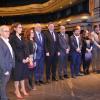 Representantes de la Generalitat, del Ayuntamiento y del Teatro Principal posan para la foto recuerdo del acto