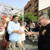 El alcalde en la visita a la Hoguera Infantil ganadora de Foguerer Carolinas