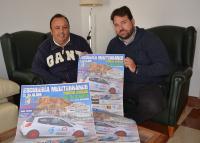 Representantes de la Escudería Mediterráneo, con el cartel del Slalom