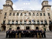 Fotografía miembros Banda Sinfónica Municipal en Pza. Ayuntamiento