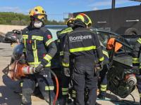 Imagen de los bomberos durante las maniobras