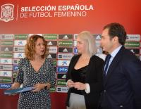 Ana Muñoz, Marisa Gayo y Carlos Parodi, en la presentación oficial del partido internacional
