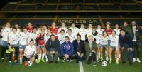 El alcalde y la concejala de Deportes, con la Selección española de fútbol femenino