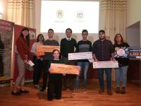 El edil de Juventud, Israel Cortés, entrega los premios de los concursos de cómic, relato corto y música joven