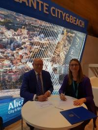 Momento de la firma en Fiutr del acuerdo de colaboración entre Movelia y el Ayuntamiento de Alicante