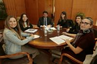 El alcalde de Alicante con representantes de APESOA y FESORD C.V. 
