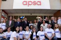 Foto de familia tras la inauguración de la nueva sala