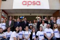 Foto de familia tras la inauguración de la nueva sala