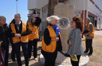 La concejala de Cultura, María Dolores Padilla, con la presidenta de Leones Alicante, Marie Claire Schiltz  