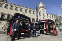 El alcalde presenta los primeros cinco autobuses híbridos-eléctricos de Alicante