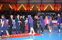 Entregando las medallas a los campeones de la Copa del Rey, el Barça Lassa 