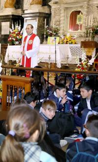 Los escolares realizan la peregrina escolar a Santa Faz.