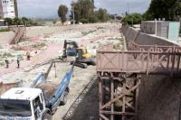 Imágenes de la retirada de la anterior pasarela del barranco de Orgegia