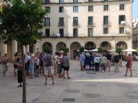 Cruceristas, en la Plaza del Ayuntamiento de Alicante