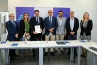 El rector de la Universidad de Alicante, Manuel Palomar, junto al alcalde de Alicante, Luis Barcala y demás miembros del equipo municipal