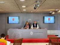 La vicealcaldesa de Alicante, Mari Carmen Sánchez, y el concejal, Manuel Villar, en la rueda de prensa de la Junta de Gobierno Local