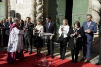 El alcalde de Alicante, Luis Barcala, junto a miembros de la corporación municipal y al obispo de Orihuela-Alicante, Jesús Murgui