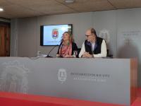 La vicealcaldesa de Alicante, Mari Carmen Sánchez, y el concejal, Manuel Villar, en la rueda de prensa de la Junta de Gobierno Local