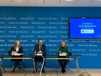 Las concejalas de Turismo y Comercio, Mari Carmen Sánchez y Lidia López, en la primera Jornada de Tour Operadores de cruceros de Alicante