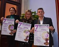 Mari Carmen Sánchez, María Conejero y José Luis Berenguer, con el cartel de la jornada