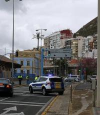 La Policía Local de Alicante en uno de los controles por el estado de alarma provocado por el COVID-19