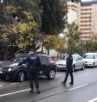 Control de la Policía Local en la ciudad de Alicante debido al operativo del COVID-19