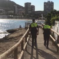 Agentes de la Policía Local en la playa