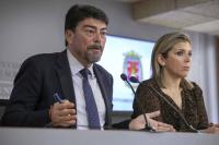 El alcalde de Alicante, Luis Barcala y la vicealcaldesa, Mari Carmen Sánchez