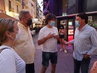 Visita del alcalde, Luis Barcala, a los hosteleros de la calle Castaños